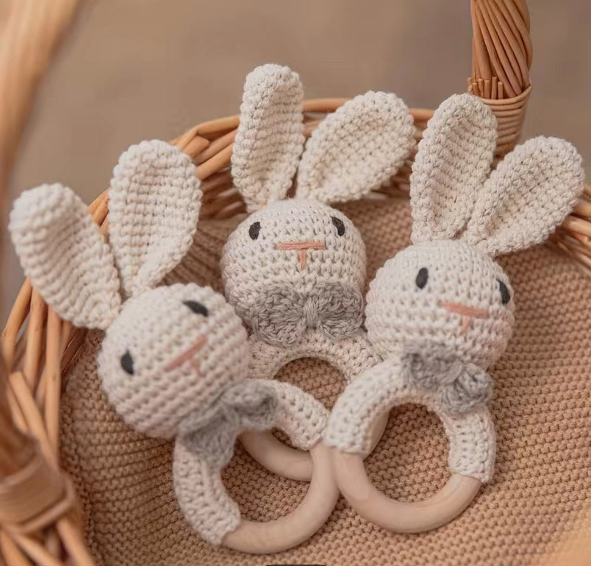 Crotchet bunny rattle